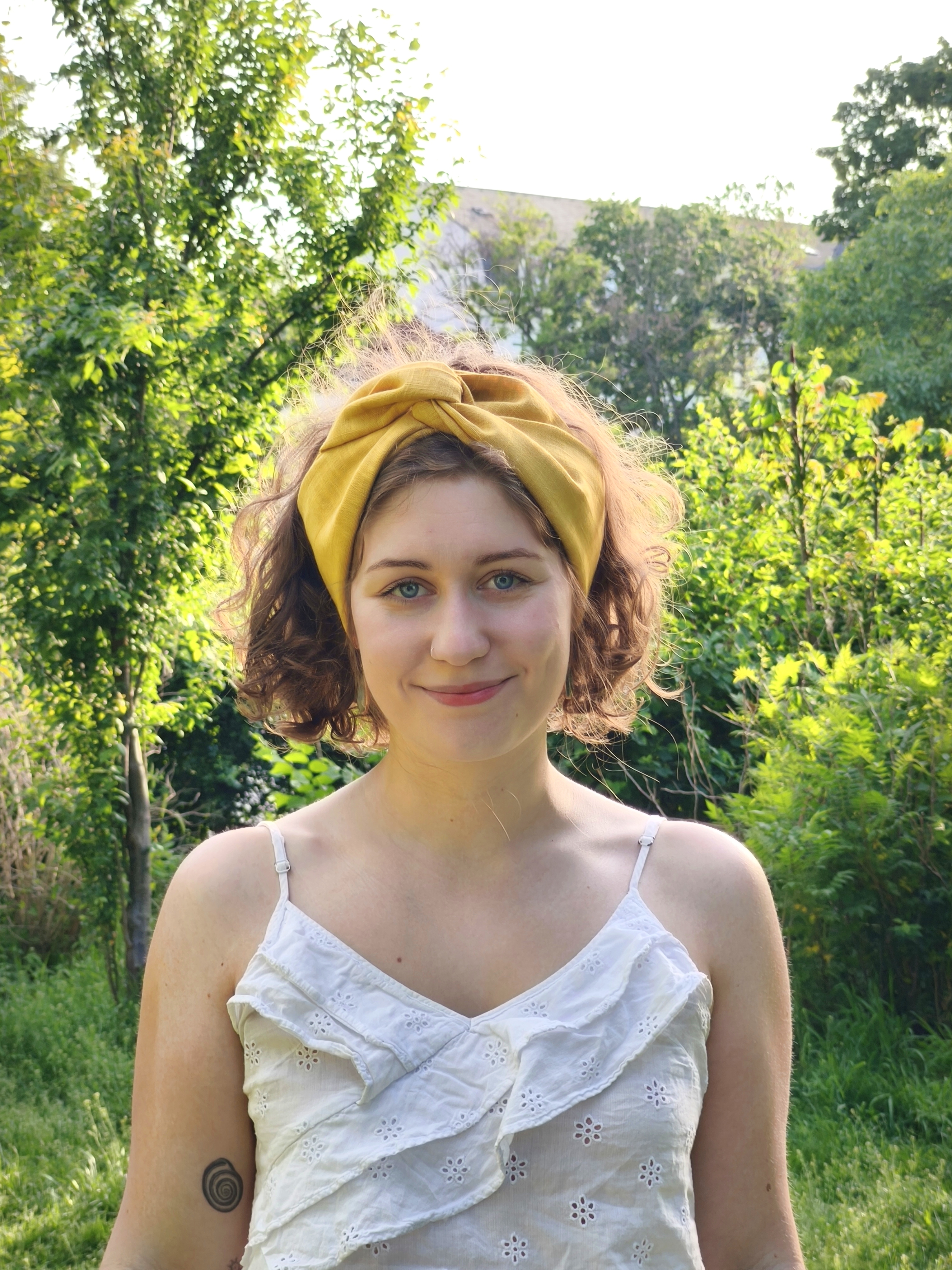 Model mit Mayatuch Kopftuch